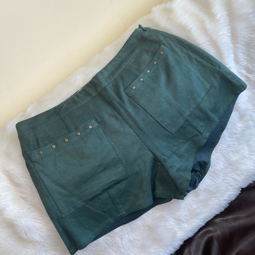 Moon River  Studded Faux Suede High Waisted festival Shorts Size L Hunter green - Picture 9 of 12